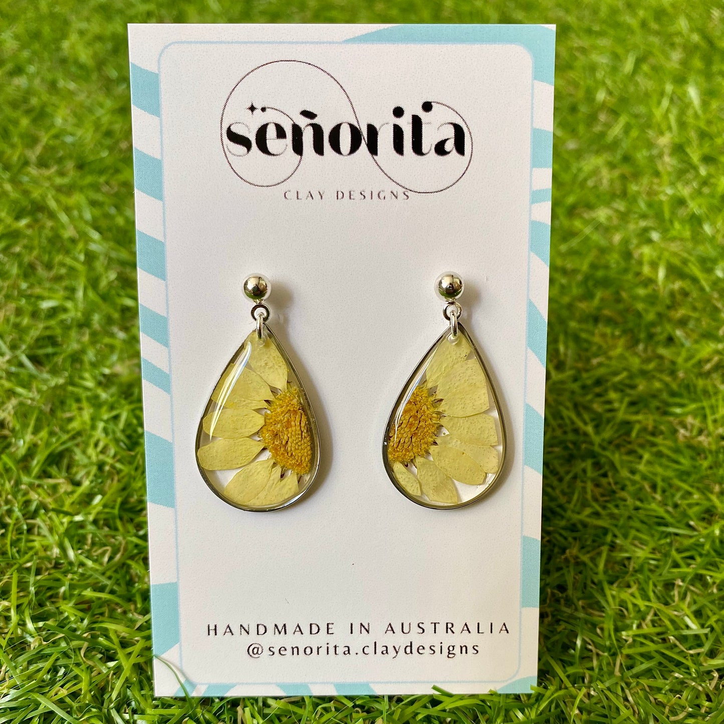 Daisy tear drop earrings