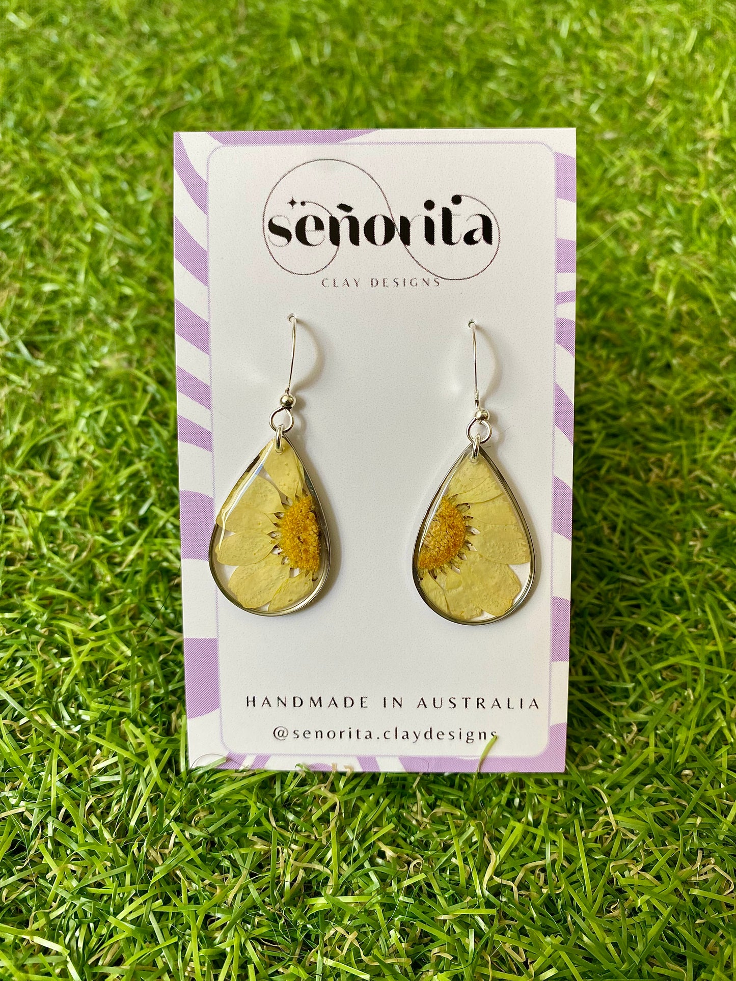 Daisy tear drop earrings