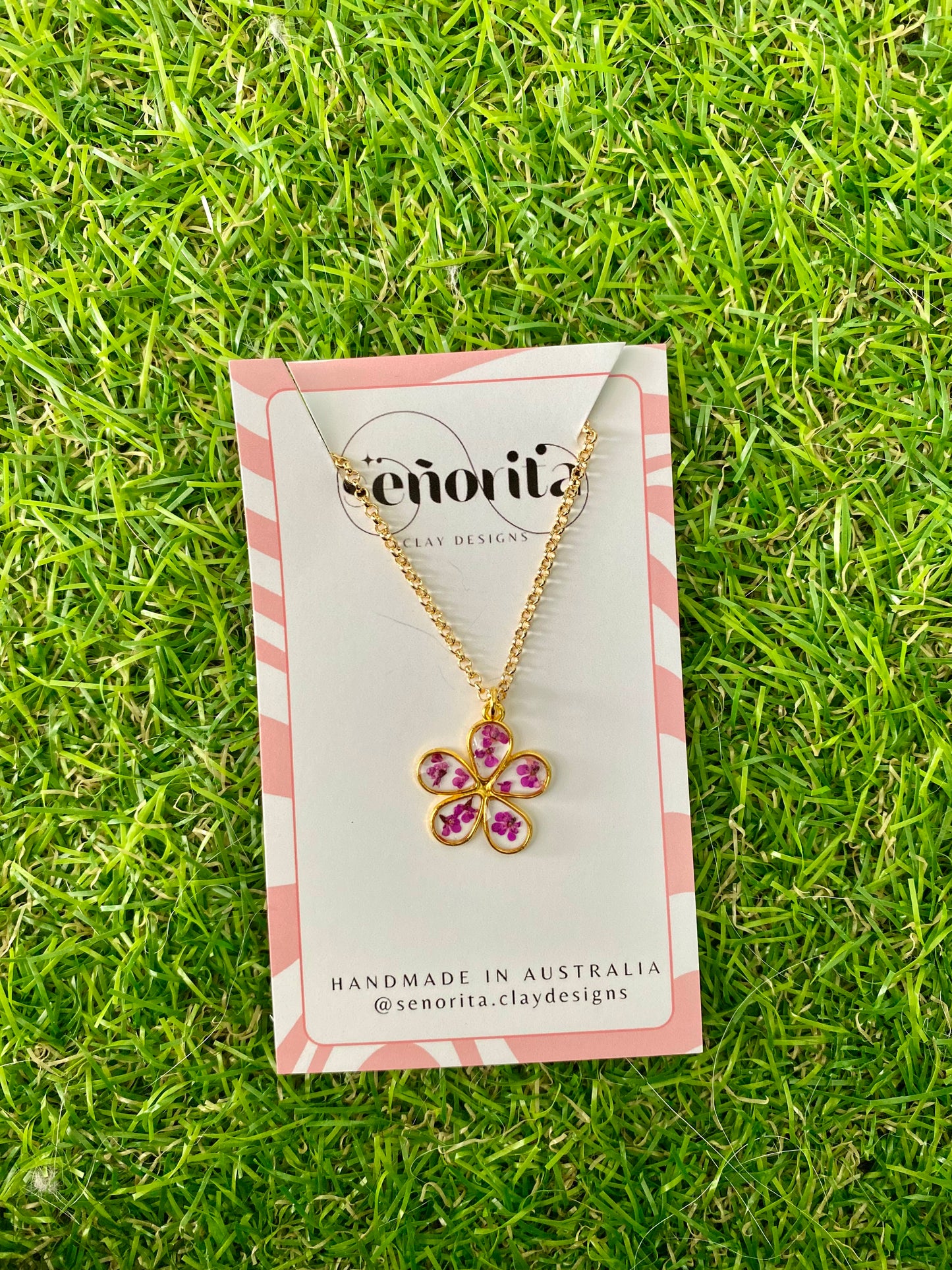 Dried flowers Necklace - Daisy shape