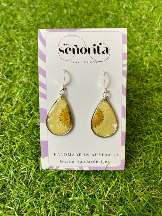 Daisy tear drop earrings